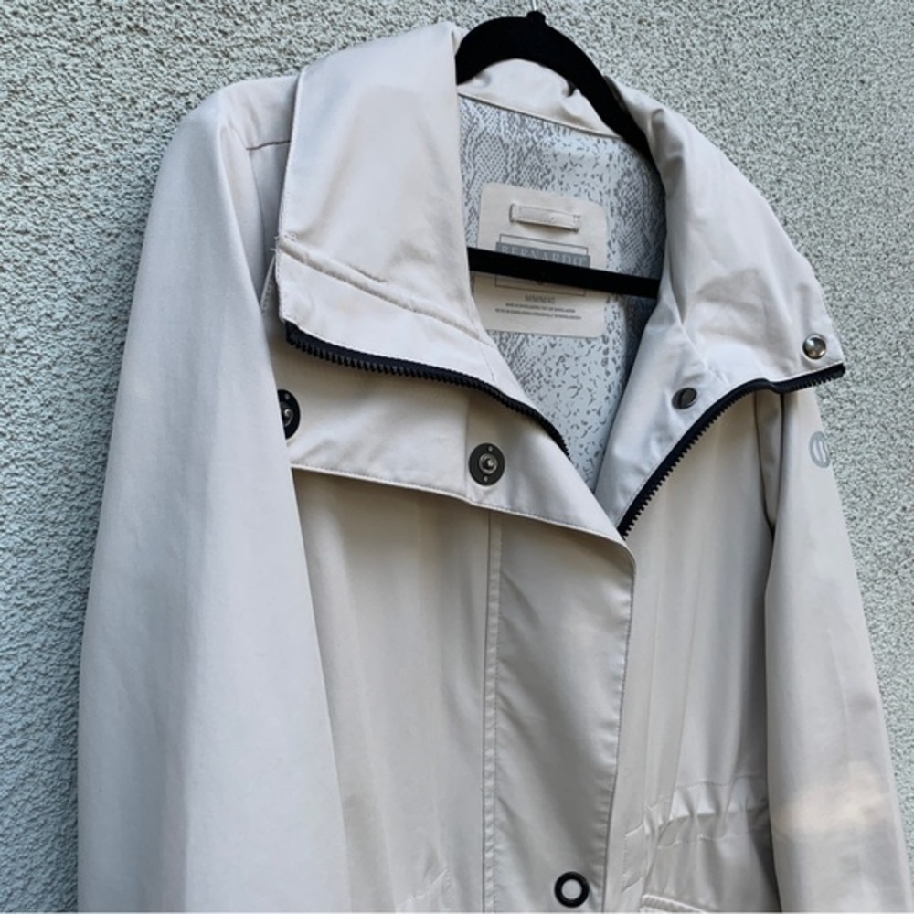 SOLD- bernardo women light raincoat jacket - Picture 5 of 9